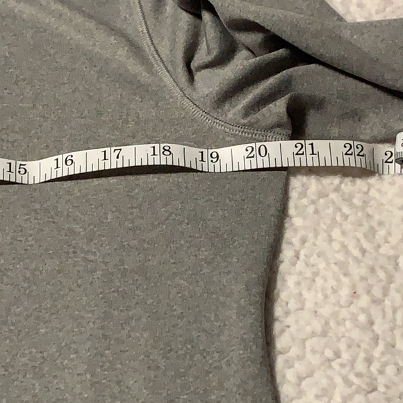 Under Armour Men’s Gray Thin Heat Gear Jacket, Like New - Picture 5 of 9